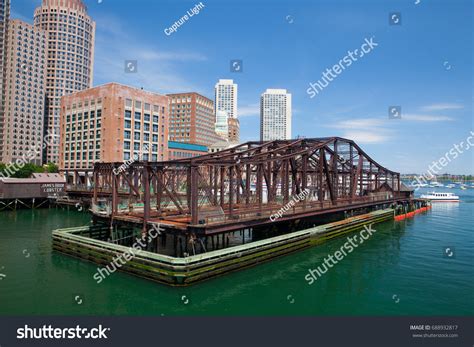 82 Massachusetts Avenue Bridge Images, Stock Photos & Vectors ...