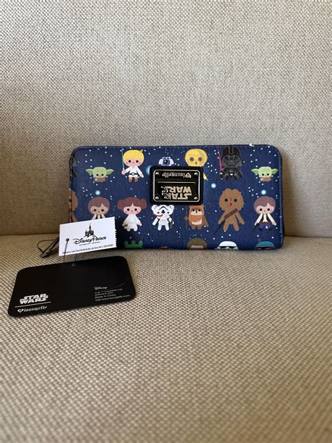 Star Wars wallet defect or fake? : r/Loungefly