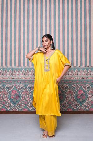 SUPER SANTA SALE - Ishnya