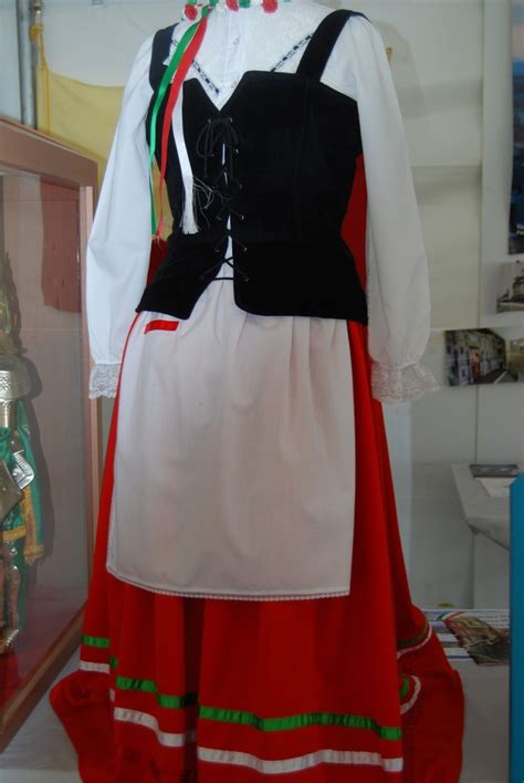 Traditional Italian Clothing For Women