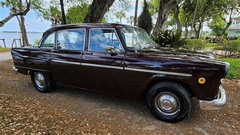 Checker Marathon / Taxi Market - CLASSIC.COM