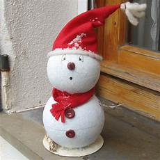 pupazzo di neve fatto con bicchieri di plastica pupazzo di neve palline di polistirolo e feltro natale pupazzo di neve fatto con bicchieri di plastica pupazzo di neve palline di polistirolo e feltro natale