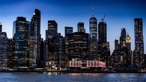 City at Night Background 4K 的图像结果