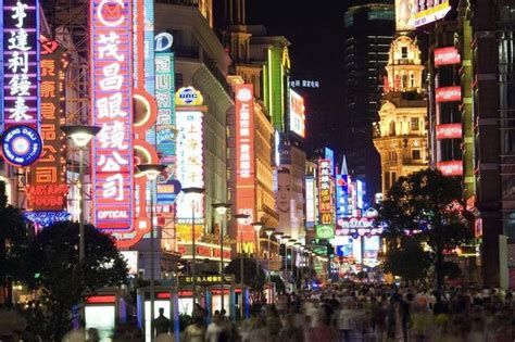 假期消费热起来 | 中秋+国庆 上海地区日常消费交易额环比增长8.7%_央广网