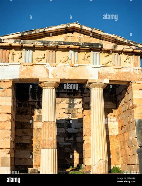 Treasury athenians 6th century hi-res stock photography and images - Alamy