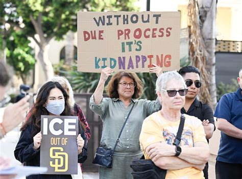 Opinion: How neighborhoods are fighting back against ICE – San Diego ...