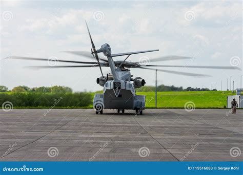 Heavy-lift Cargo Helicopter Sikorsky CH-53K King Stallion on the ...