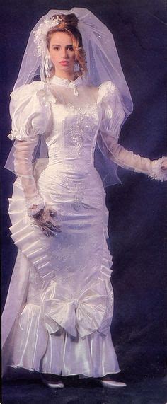 CD in Bride Dress 的图像结果