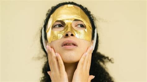 Sheet mask or DIY mask: Which one is better for your skin? | Mint