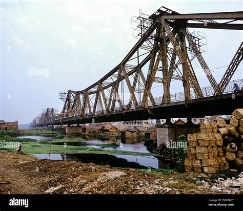 Long Bien railway bridge over the Red River, Hanoi, Provinz Ha Noi ...