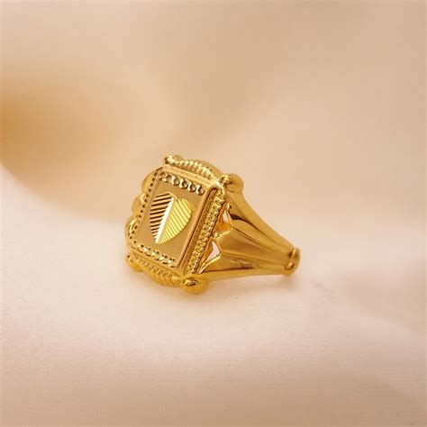 Buy Om Pious Men's Gold Ring 22 KT yellow gold (3.98 gm). | Online By ...