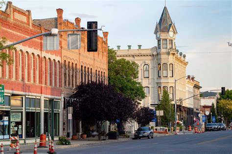 10 CHARMING Oregon SMALL TOWNS You Can't Help But Love