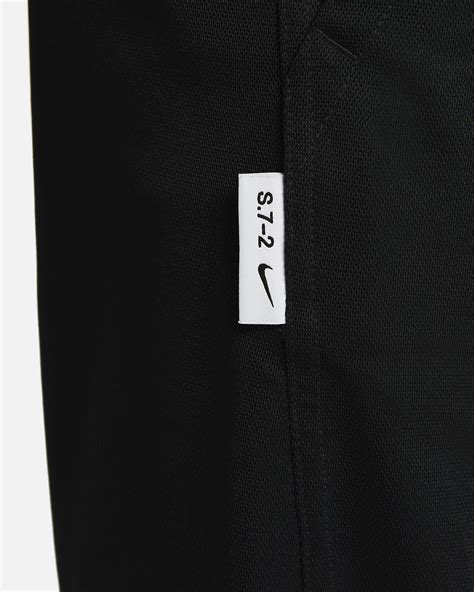 Nike Dri-FIT Totality Studio '72 男款 9" 無襯裡多功能短褲。Nike TW