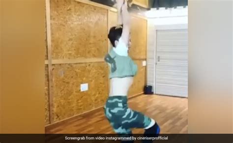 उर्वशी रौतेला Snake Dance की रिहर्सल करती आईं नजर, सोशल मीडिया पर धूम ...