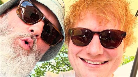 Limp Bizkit performen „Behind Blue Eyes“ mit Ed Sheeran