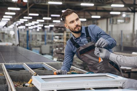 Assembly Line Worker 的图像结果