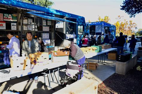 Park-It Market provides free groceries for students - La Voz News