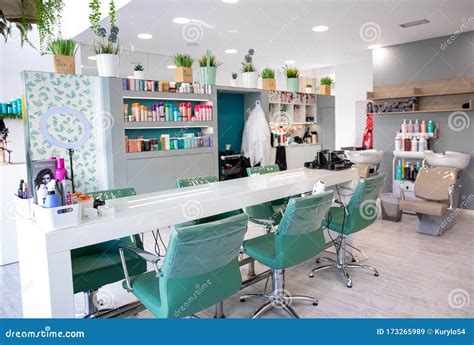 Modern Beauty Salon Interior Design