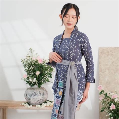Jual Kebaya Kutu Baru Bahan Paris Rubiah by Khalisa Batik-Navy 02 ...