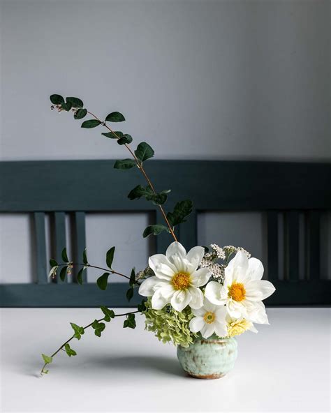 5 easy flower arrangement ideas with dahlias - Cloverhome | Easy floral ...