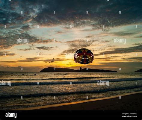 Parachuting Sunset 的图像结果