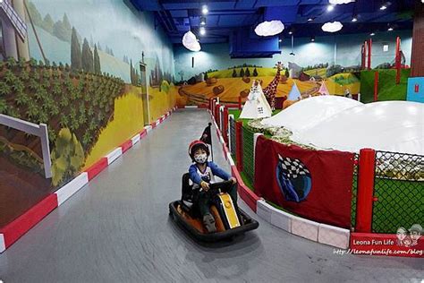 【親子好去處】首個賽車主題互動體驗館 任玩電動車FPV模型車賽道 - 香港經濟日報 - TOPick - 親子 - 休閒消費 - D210806