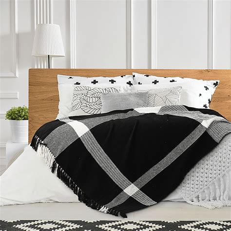 Novajoy Black Throw Blanket | Rooms to Go