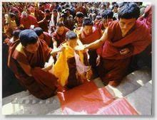1995年，西藏6岁男孩被认定为转世灵童，他是咋成为班禅活佛的？ - 每日头条