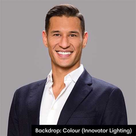 Business Person Headshot 的图像结果