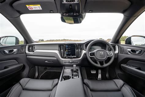 Volvo XC60 Hybrid Interior & Infotainment | Carwow