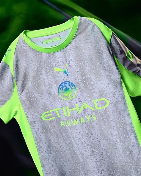 RAIN OR SHINE - PUMA & MANCHESTER CITY UNVEIL THE 2025/26 THIRD KIT | PUMA®