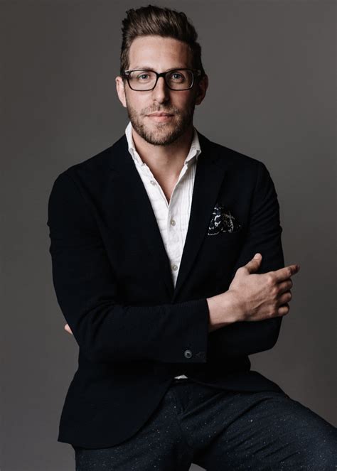 s房地产公司员工形象照图文话题讨论