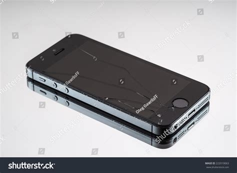 14 Iphone Screen Broken Line Images, Stock Photos & Vectors | Shutterstock
