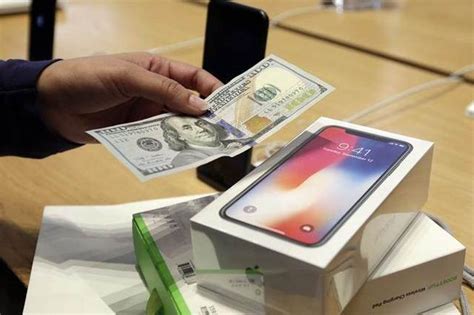 苹果官网上架爱马仕手机壳，售价超很多人的月薪，秒光！_腾讯新闻