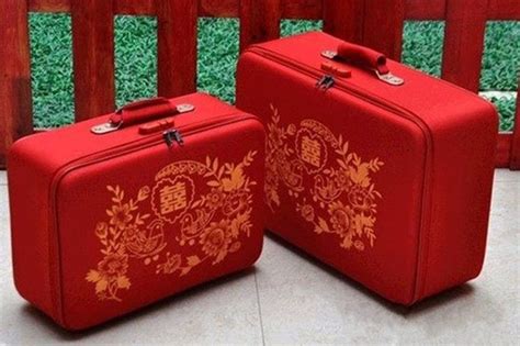 订婚礼物用什么包最新素材