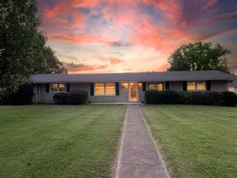 101 Rosewood Drive | Tad's Featured Listings