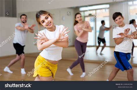 Girls Dance Exercise 的图像结果