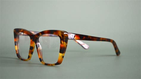 Who Invented Eyeglasses? | Vint & York