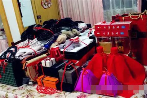 定亲礼物要送什么最新素材