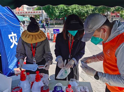 一天跑六七家医院，最快半小时送达，年轻志愿者成代开药主力_北京日报网