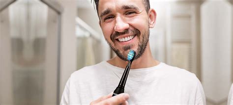 How to Clean After Using Electric Toothbrush: The Ultimate Guide – Agaro