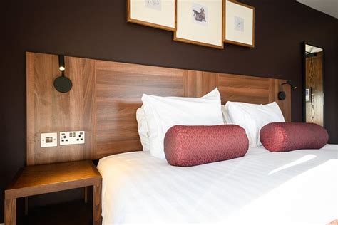 MILLER & CARTER AUGHTON BY INNKEEPER'S COLLECTION - Lodge Reviews ...