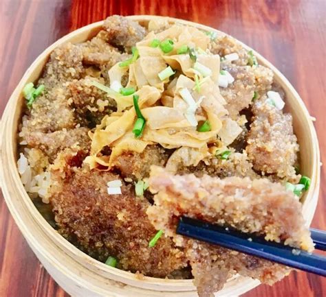 安徽芜湖硬核“渣肉蒸饭”，一碗糯米饭铺上超多肉，米甜肉香幸好我去吃了。 - 哔哩哔哩