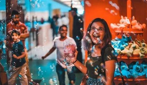 Check Out This Surreal Mirror Maze In Noida Lit Up With Neon Lights ...