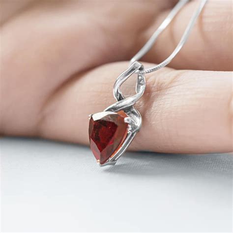 5 unisex jewellery pieces that are getting attention among Gen Z