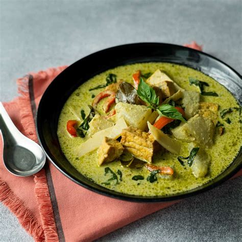 Vegan Thai Green Curry Meat Eaters Will Love - Hot Thai Kitchen