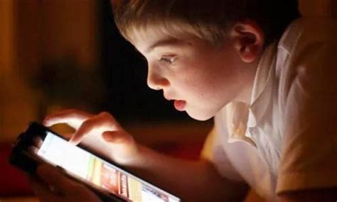 怎么帮助孩子戒掉手机瘾 孩子对手机上瘾的原因 _八宝网