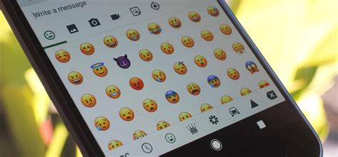 Get the iPhone's Emoji on Your Google Pixel or Pixel XL « Android :: Gadget Hacks