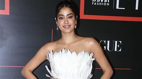 Janhvi Kapoor wora strapless white faux feather dress for The Power ...