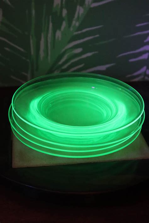 Vtg Green Depression Uranium Glass Plates Dessert Salad Snack Glows ...